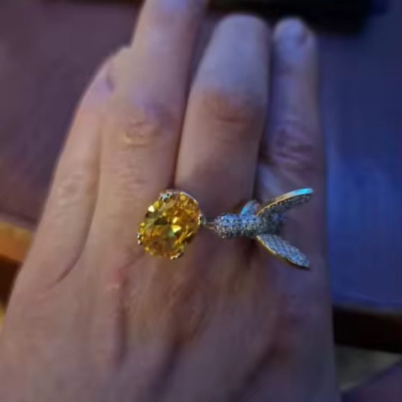 Hummingbird Royal Champagne Crystal Ring - Picture 8 of 8